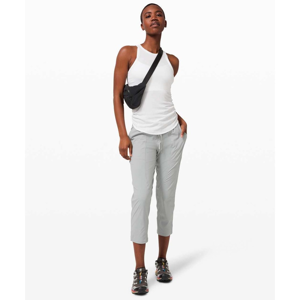 Lululemon Beyond the Studio Crop Pants Grey Pinstripe‎ Joggers Size 6 LW6AVQS